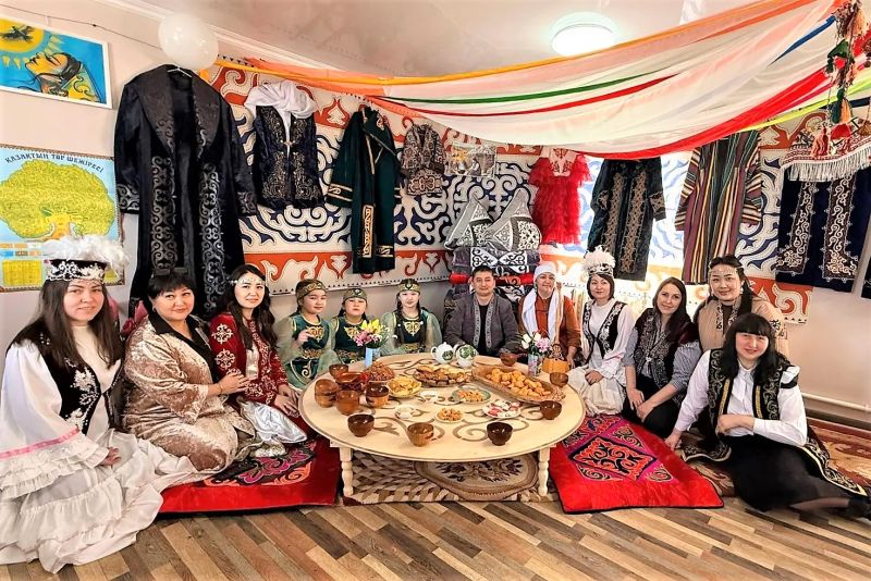 Наурыз в Оренбуржье: железнодорожники устроили масштабное празднование с юртами, угощениями и обрядами