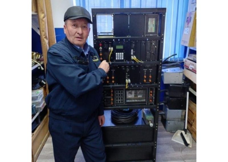Электромеханика КТСМ Нуржана Алькенова проводили на пенсию в Акадырской дистанции сигнализации и связи