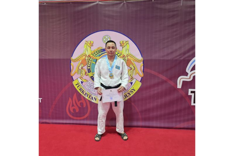 Железнодорожник из Караганды завоевал три медали на чемпионате Казахстана по борьбе