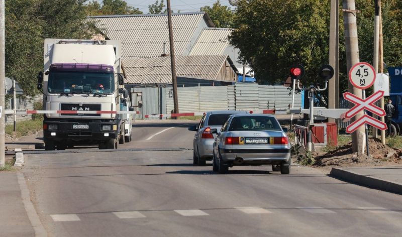 Благодаря профессионализму локомотивных бригад 30 ДТП предотвращено на железнодорожных переездах