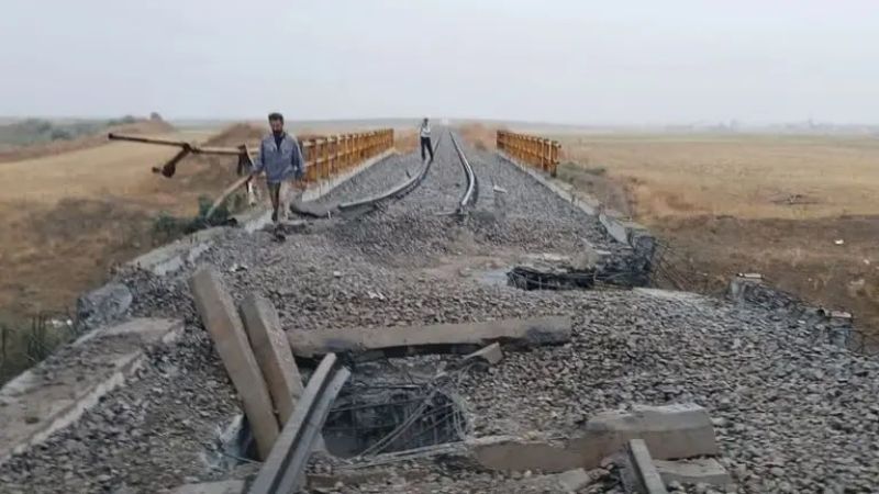 «Иран — Қытай» теміржол бағытындағы көпірге АҚШ соққы берді