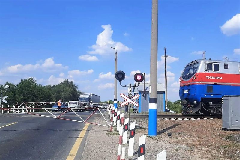 Водителям напомнили о правилах проезда железнодорожных переездов в Соль-Илецке