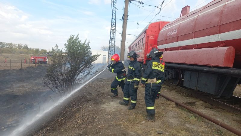 Пожарные поезда КТЖ оказали помощь в тушении природных пожаров в двух регионах