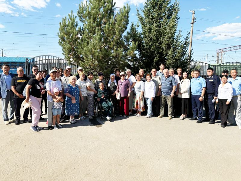 К 80-летию ветерана-железнодорожника Сандыбая Аманжолова на станции Костанай высадили дерево