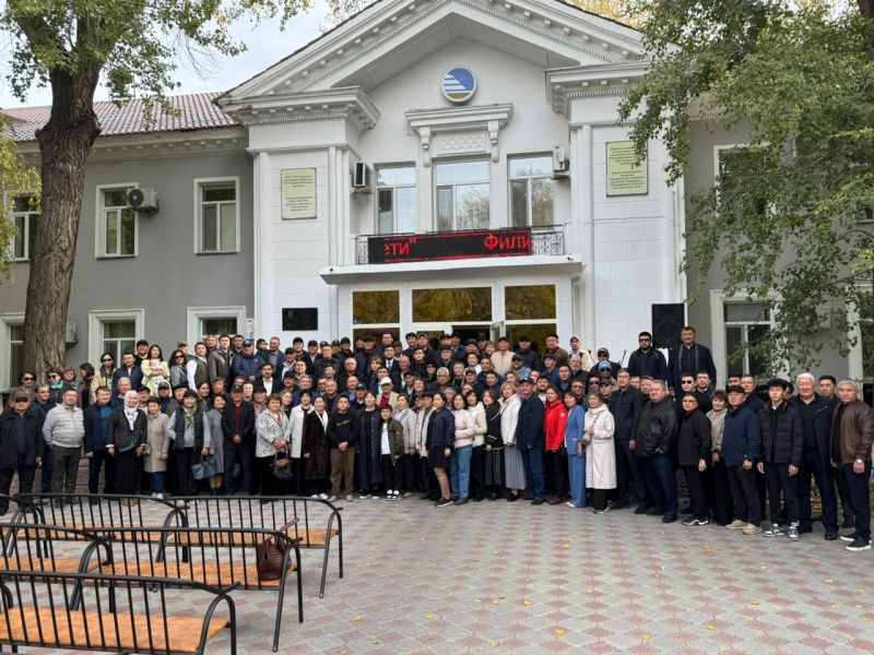 Память почетного железнодорожника Ерика Жидилова увековечили в Павлодаре