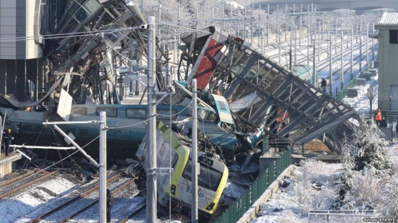 Анкарада пойыз апатқа ұшырап, бірнеше адам қаза тапты
