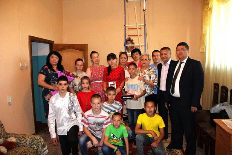 Шығысқазақстандық теміржолшылар балалар үйіне шамамен 12 миллион теңге аударды