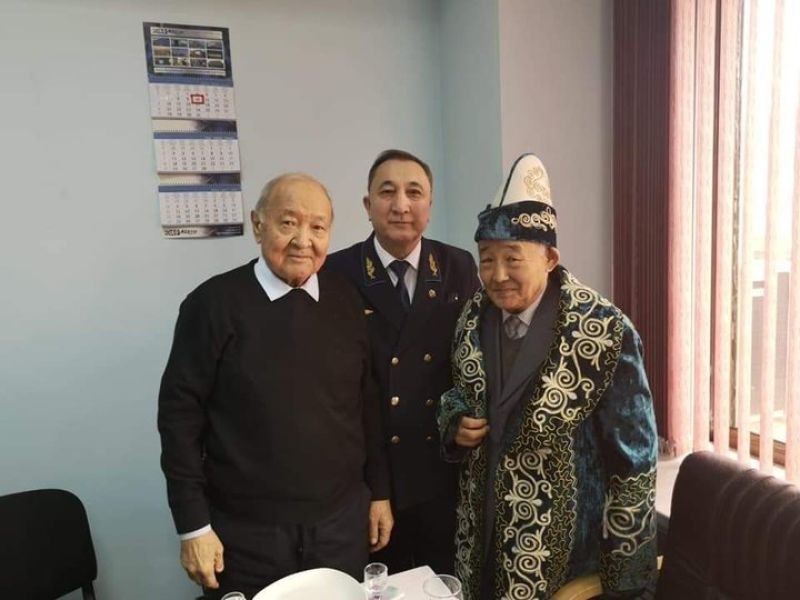 Поздравили Почетного железнодорожника, внесшего огромный вклад в развитие кадровой политики КТЖ