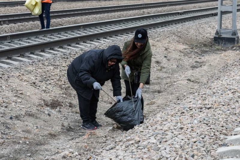 Железнодорожники Усть-Каменогорска благоустраивают территории вокруг своих предприятий
