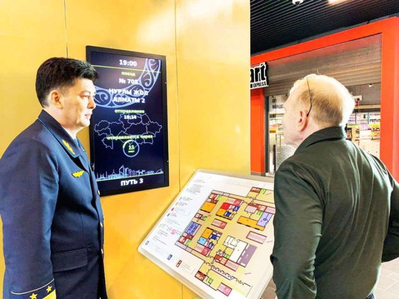 Америкалық дипломат «Нұрлы жол» теміржол вокзалымен танысты