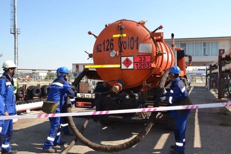Спасатели отработали условную аварию разлива нефти