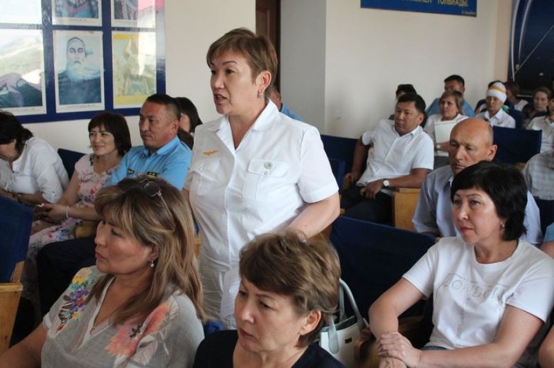 Депутаттар семейлік теміржолшылармен жүздесті