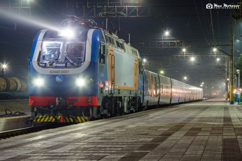 Сауат Мыңбаев теміржолшыларды кәсіби мерекемен құттықтады