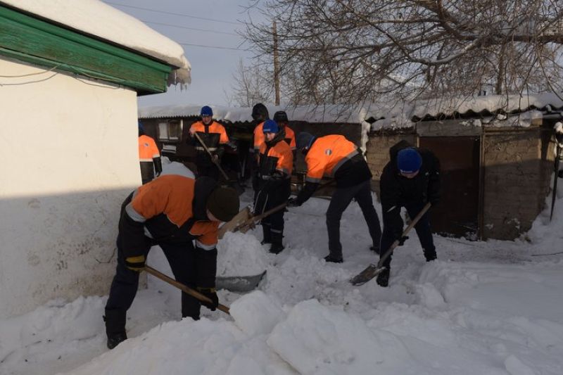 Волонтеры АО «КТЖ – Грузовые перевозки» организовали уборку снега