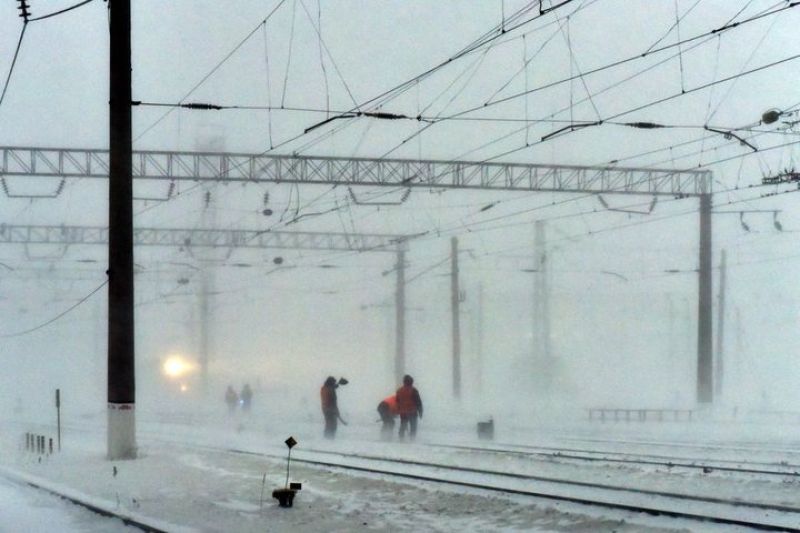 Как от снега очищают железнодорожные пути в Карагандинском регионе