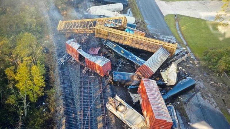 Поезд c химикатами сошел с рельсов в Техасе