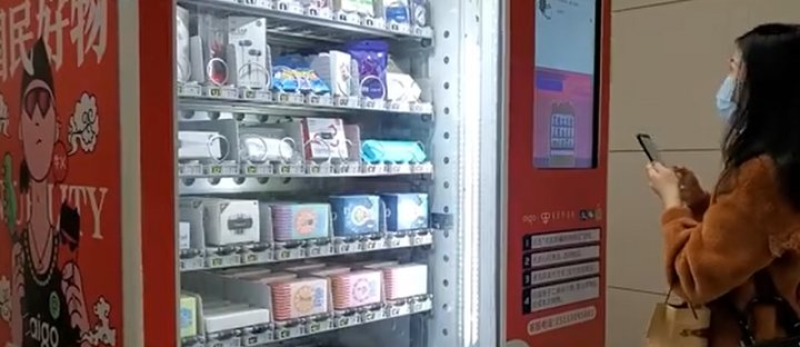 В пекинском метро установили торговые автоматы с масками