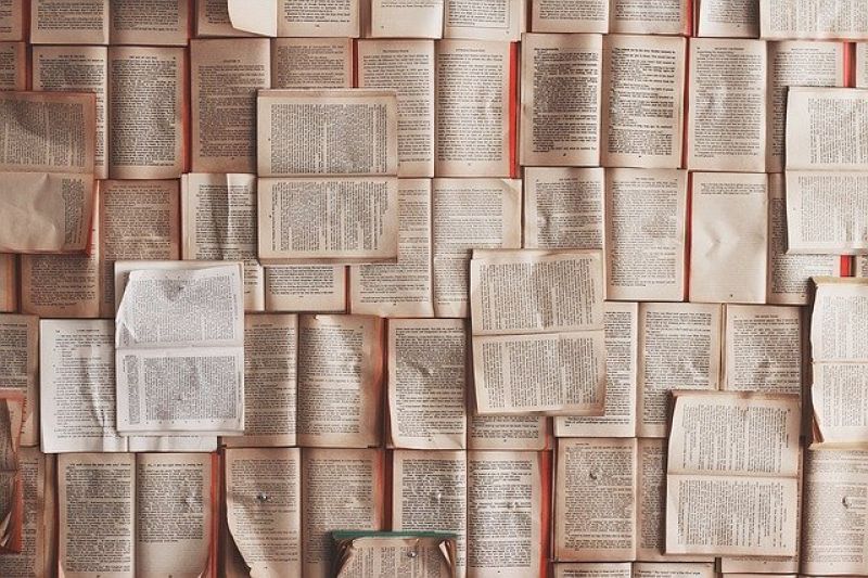 Почетный железнодорожник передал в дар технической библиотеке 34 книги
