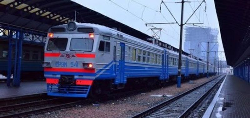 Поезд насмерть сбил девушку в наушниках