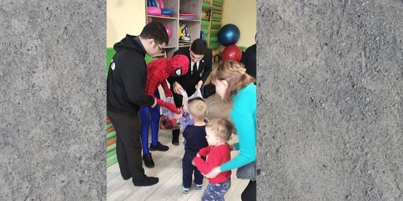 Железнодорожники навестили детей-аутистов