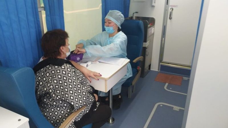 Ревакцинация железнодорожников началась в Караганде