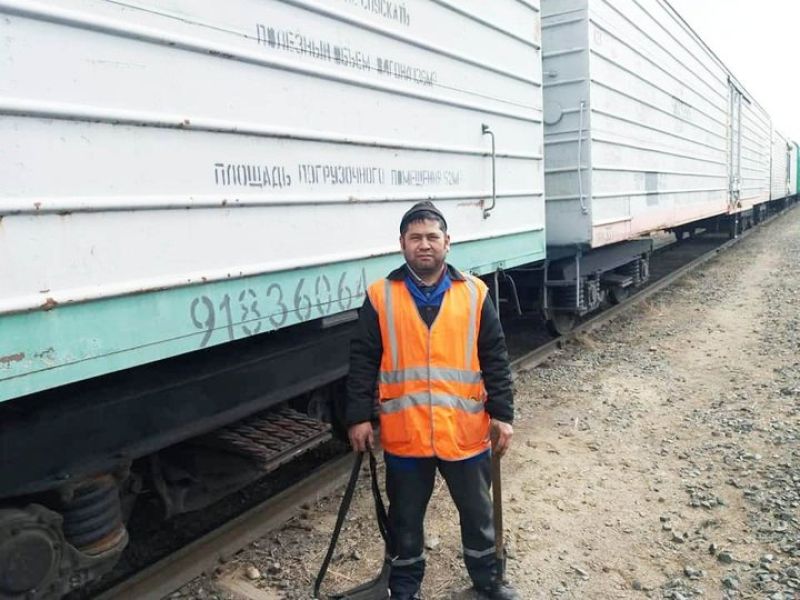 Маңғыстаулық маман вагонның ақауын анықтарда дыбысына баса мән береді