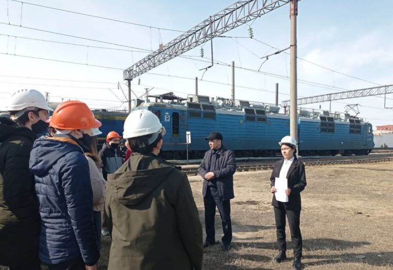 Школьникам провели экскурсию по Жана-Есильскому локомотивному депо