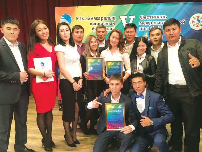 Үздік әзілімен тәнтті етті