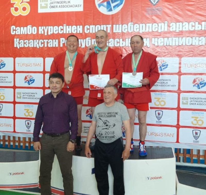 Ветеран спорта ҚТЖ выиграл бронзу на чемпионате РК по самбо среди ветеранов