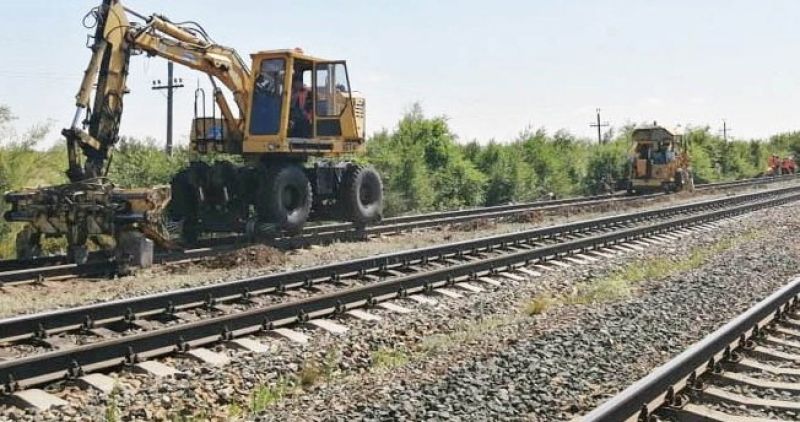 Ақтөбе-Товарная станциясында ағаш шпалдар темір-бетон шпалдарға ауыстырылды