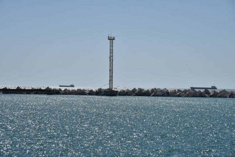 Условный разлив нефти ликвидировали в акватории морского порта Актау