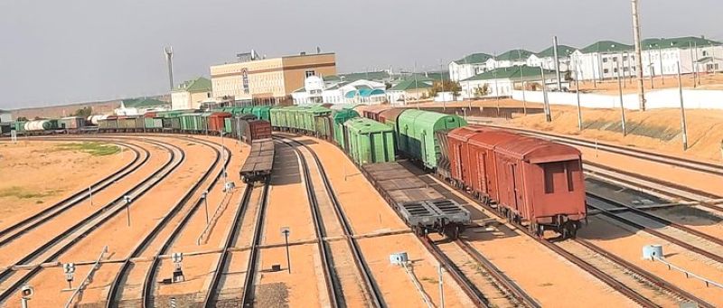 Түркіменстанға азық-түлік өткізуге рұқсат етілгелі жүк тасымалы қарқын алды