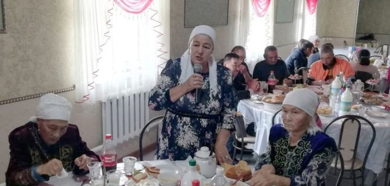 Ақтөбе теміржолшылары оншақты қарияның шаңырағына барып, азық-түлік таратты