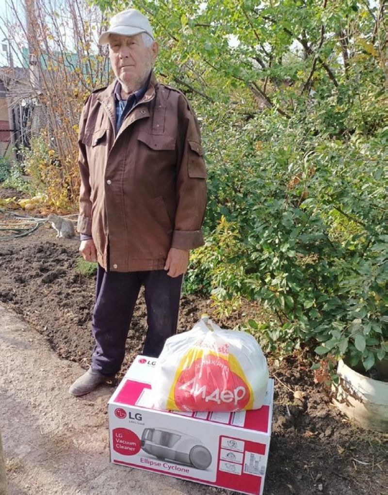 Волонтеры-железнодорожники Уральска доставили 200 ветеранам продуктовые наборы