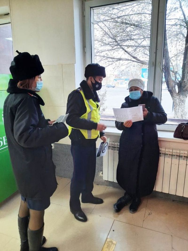 Маңғыстау вокзалында полиция өкілдері азаматтарға құқықтық түсіндіру жұмыстарын жүргізді