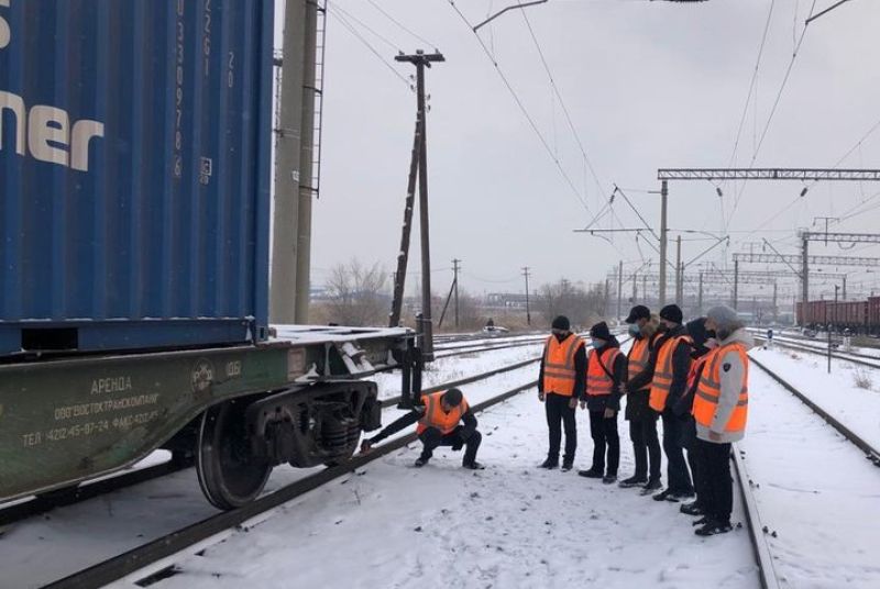 На станции Нур-Султан организовали месячник контроля за тормозными башмаками