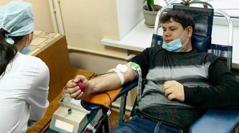 30 карагандинских железнодорожников сдали кровь в рамках благотворительной акции