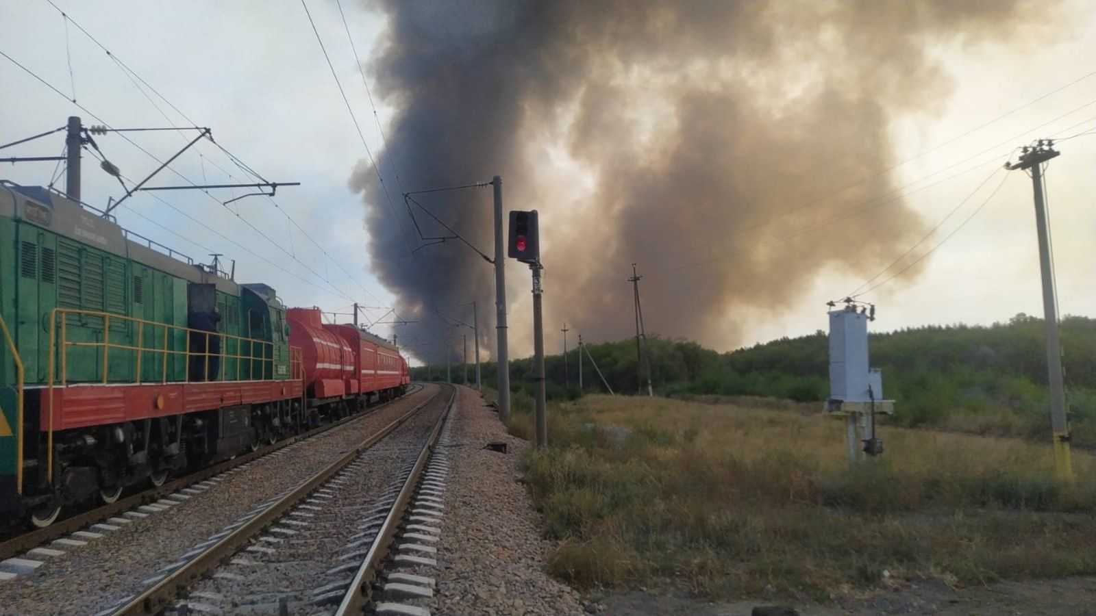 Пожарные поезда привлекли для тушения лесных пожаров в Костанайской области