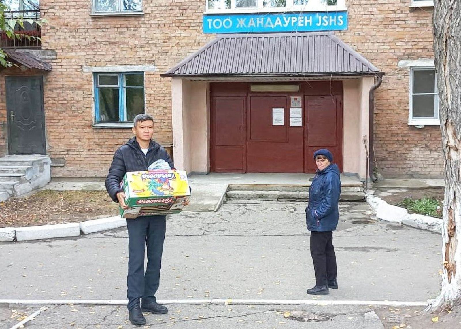 Железнодорожники Усть-Каменогорска поздравили пожилых людей с праздником