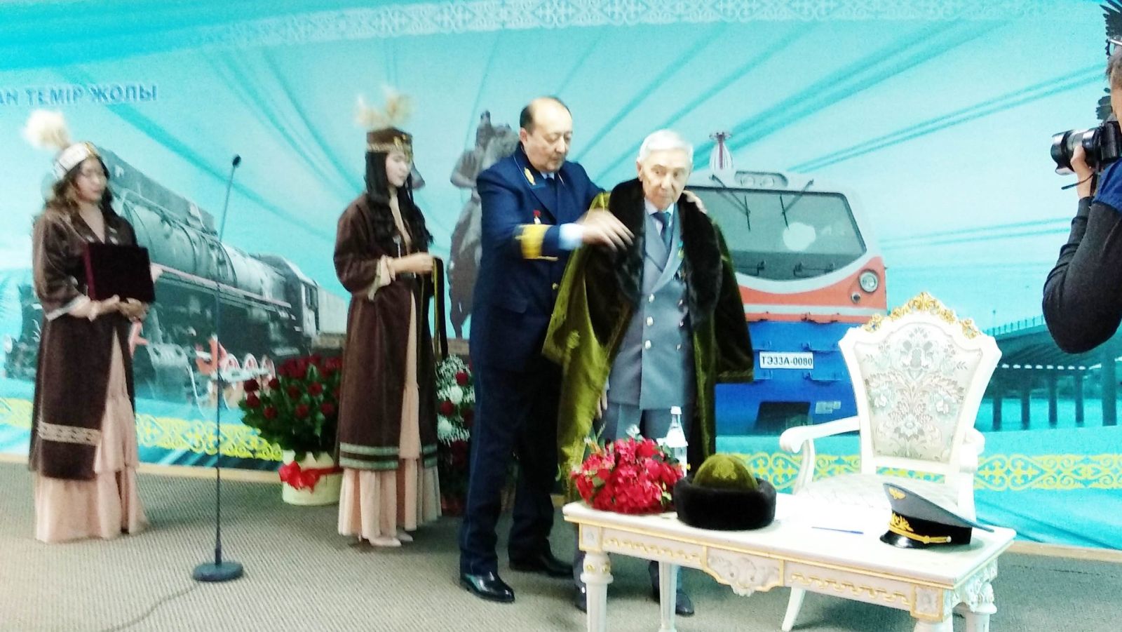 Суретті түсірген автор