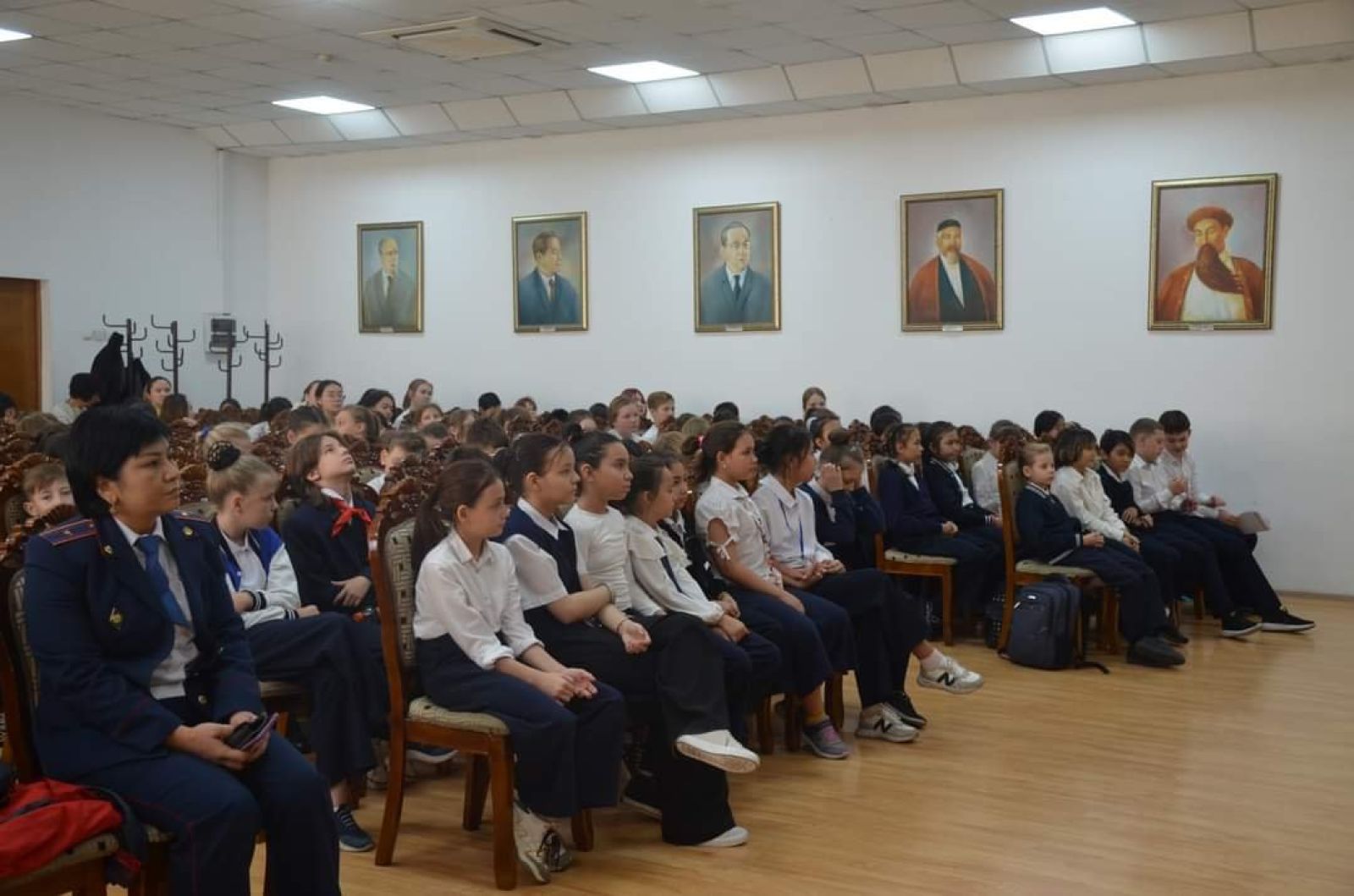 Алматинских школьников призвали соблюдать правила безопасности на железной дороге