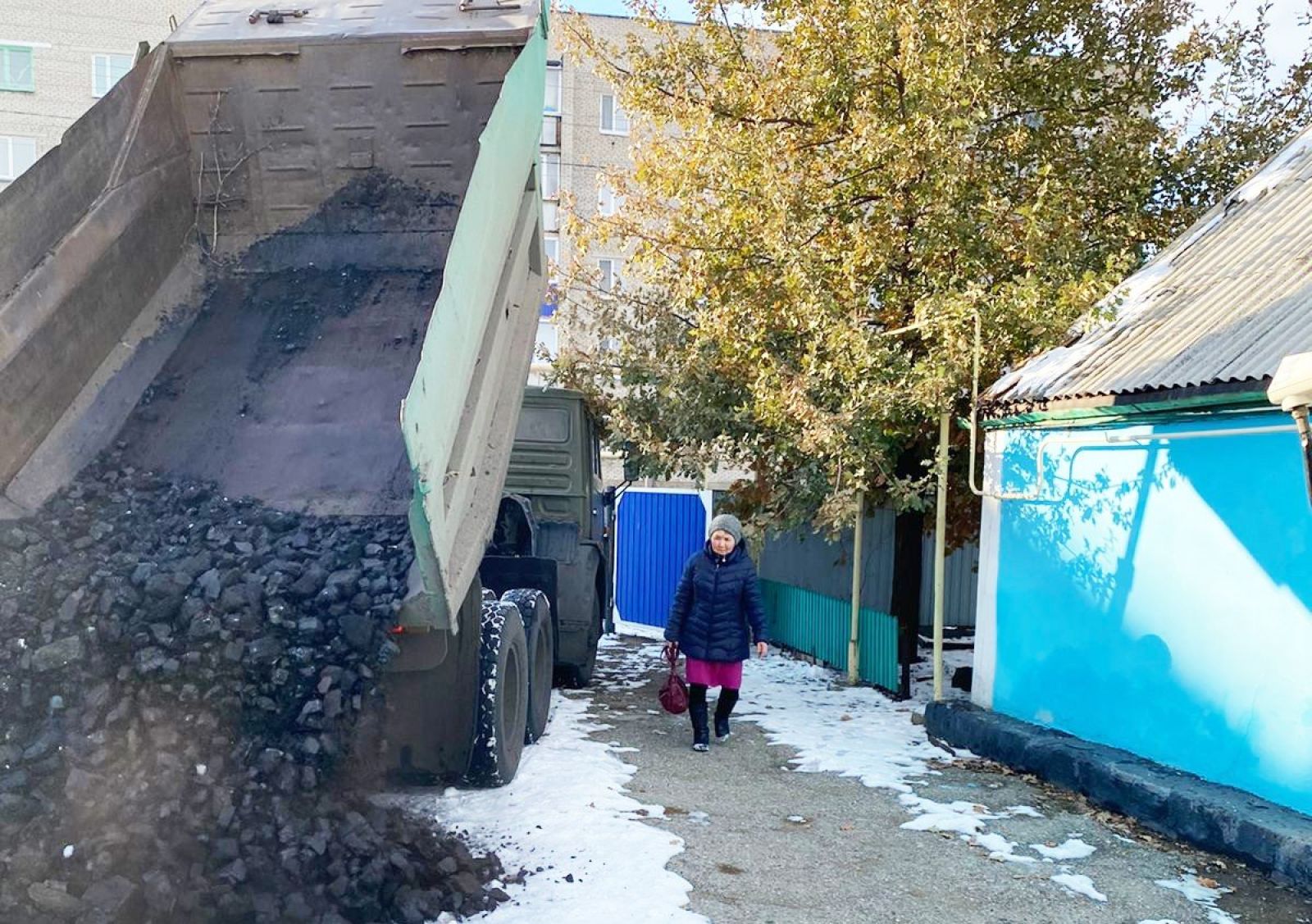 33 тонны угля получили костанайские пенсионеры благодаря профсоюзу