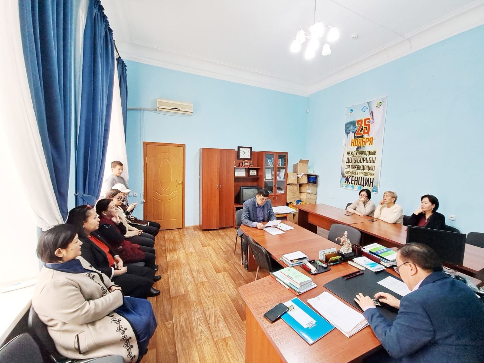 Суретті түсірген автор