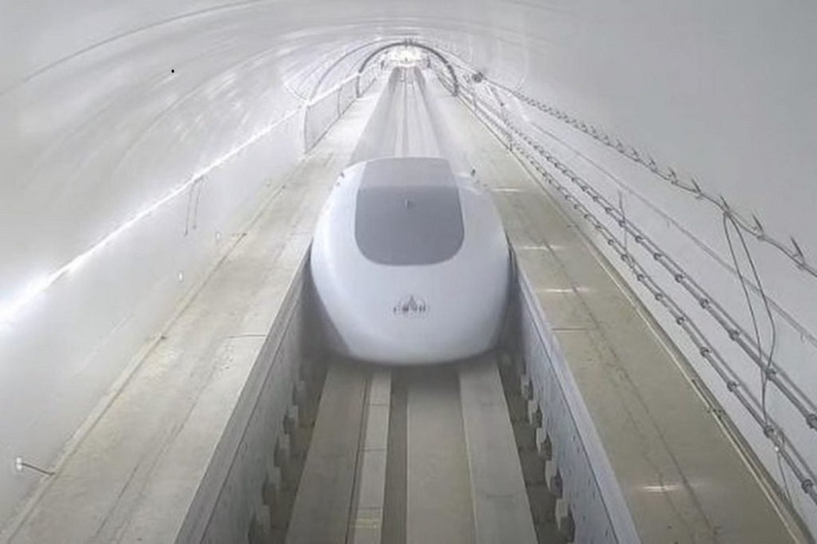 Сағатына 1000 км: Қытайда Hyperloop көлік жүйесі алғашқы сынақтан өтті