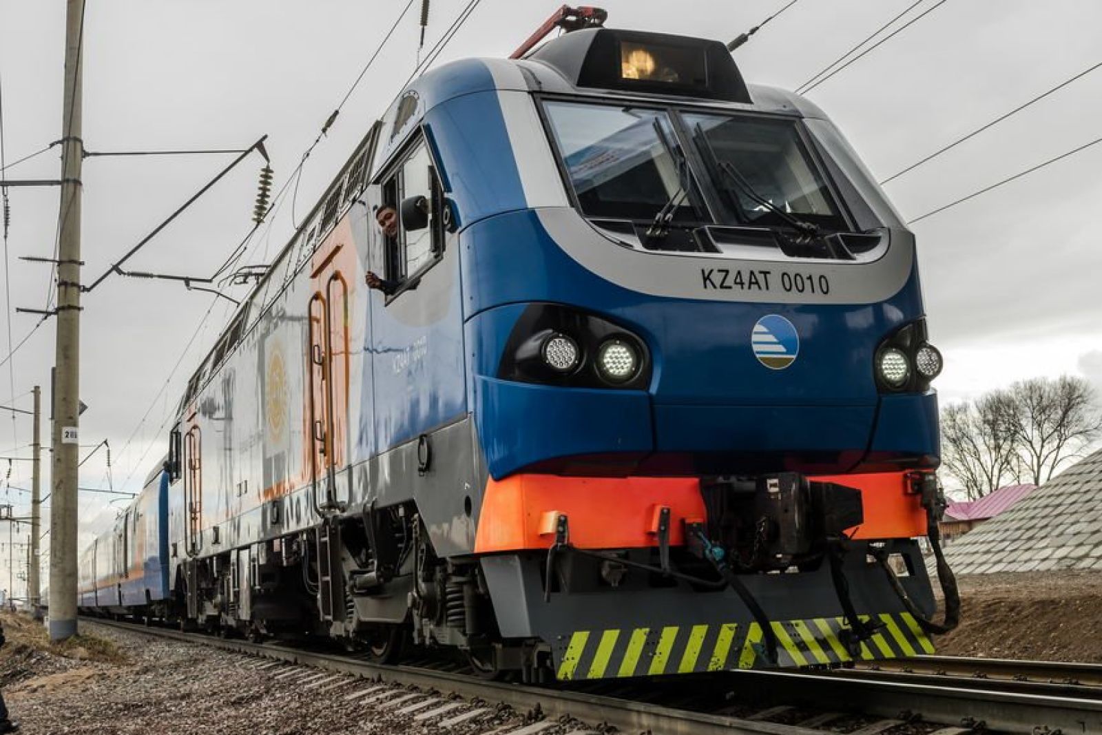 Свыше 100 грузовых и пассажирских электровозов планирует закупить ҚТЖ