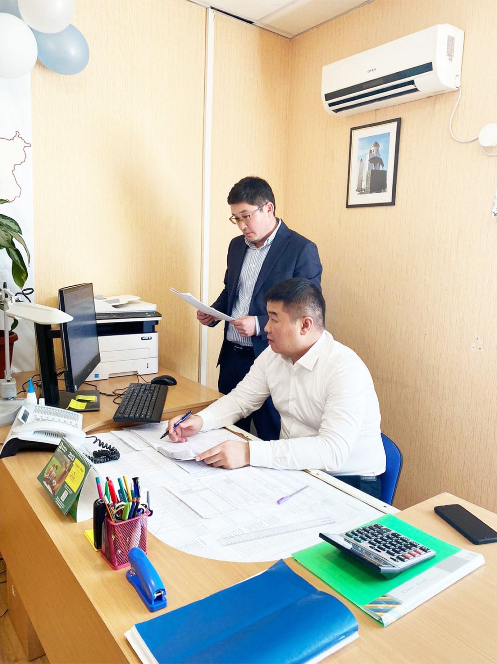 Суретті түсірген автор