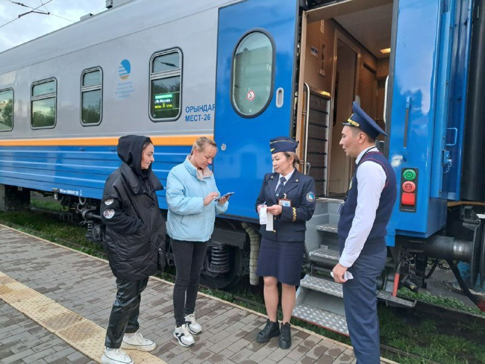 Новые казахстанские пассажирские вагоны начали курсировать по маршруту Караганда - Жезказган