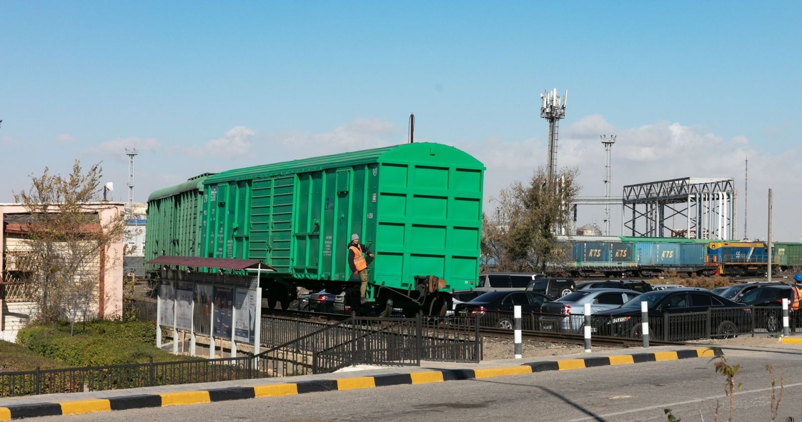 Экспорт автомобилей из Китая в Россию через Казахстан вырос в 13 раз
