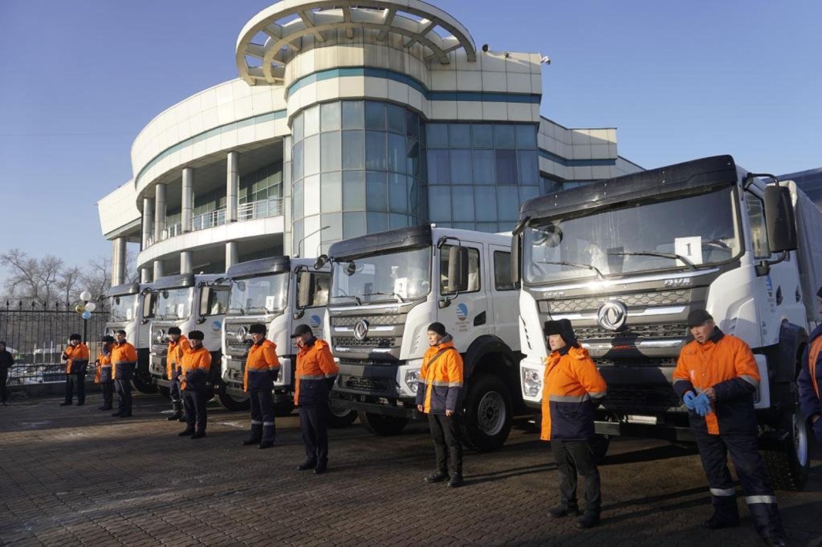 Свыше 380 автомашин приобрели для железнодорожников Казахстана
