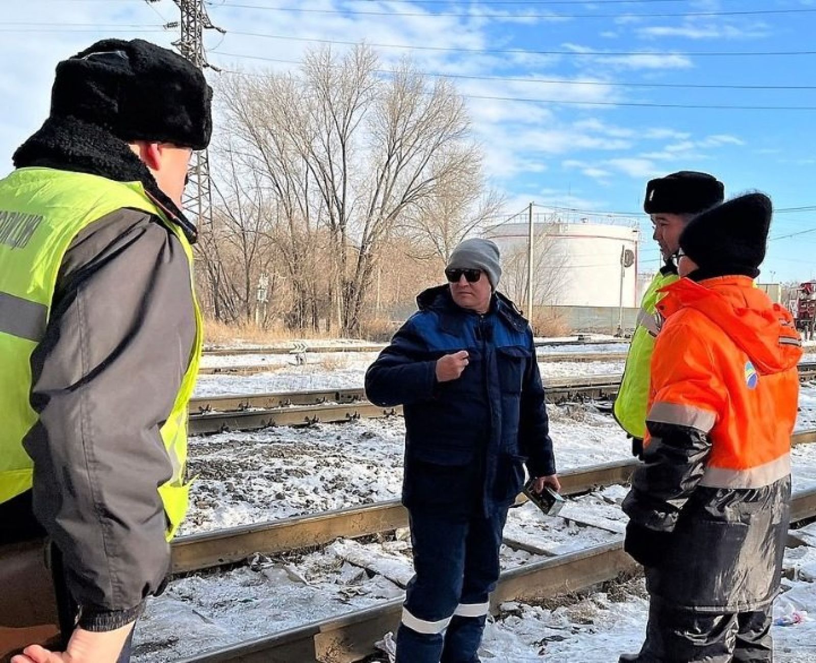Темір жол төсемін кесіп өткен 1000-нан астам азамат жауапкершілікке тартылды